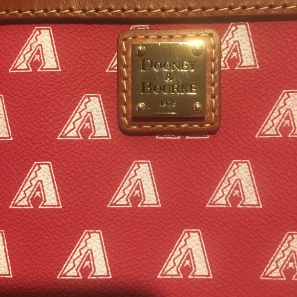 PRICE DROP! NWT…Dooney and Bourke AZ Diamondbacks wristlet❤️⚾️ - Picture 3 of 6